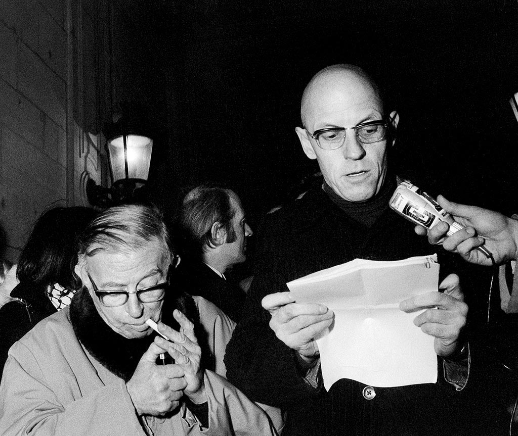 Foucault var politiskt aktiv. Här tillsammans med Jean-Paul Sartre.