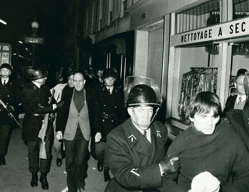 Foucault arresterad av polisen i Paris, 1972.