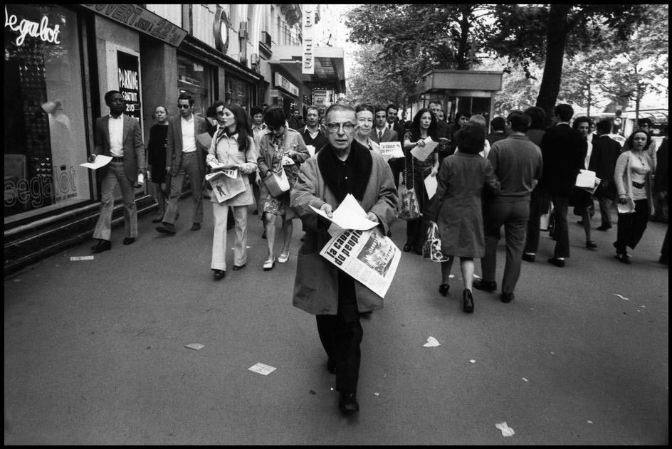 Sartre går i spetsen under studentupproren i Paris 1968.
